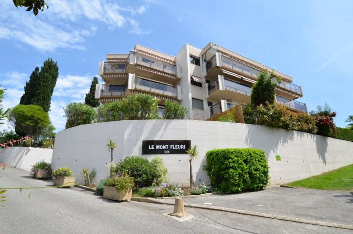 尼斯法布隆 6 人公寓酒店 - 附阳台及游泳池(Apartment 6 Persons with Terrace and Swimming-Pool in Fabron in Nice)