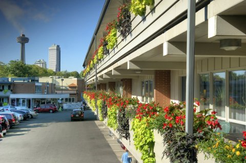 瀑布旅客之家式酒店(Travelodge by Wyndham Niagara Falls at The Falls)