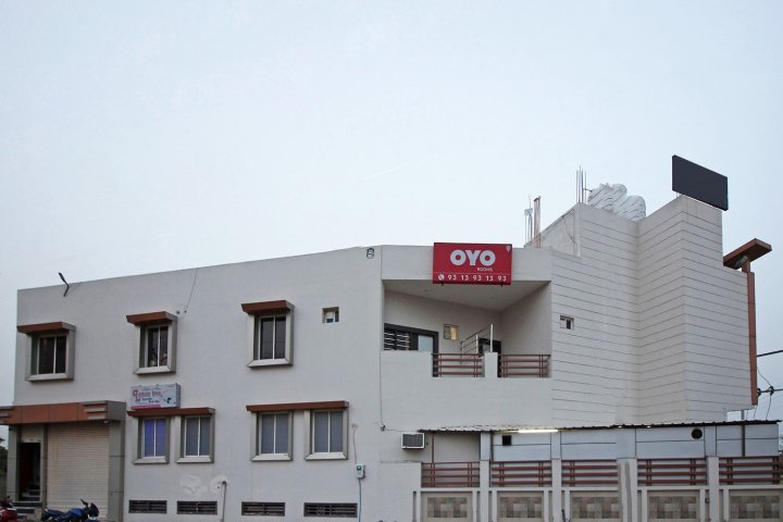 加亞特里 OYO 3202 號旅居酒店(OYO 3202 Hotel Gayatri Residency)