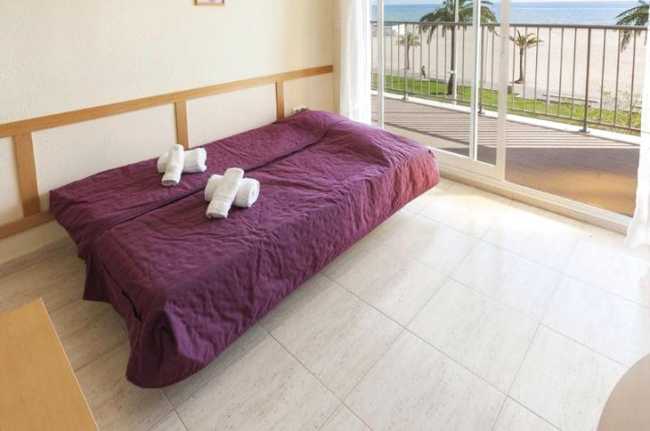 Apartamentos Infante Playa de Gandia - Sólo Familias