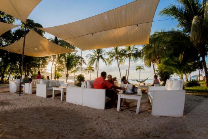 咖啡厅海滩海滨酒店(Café de Playa Beach Front Hotel)