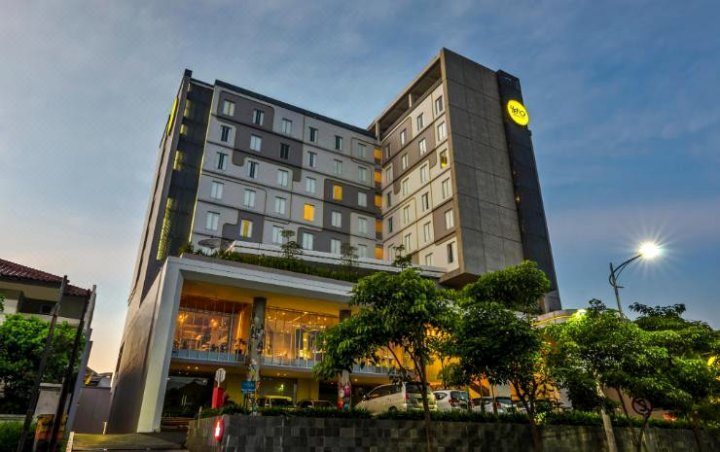 耶穆尔萨利黄釉酒店(Yello Hotel Jemursari)