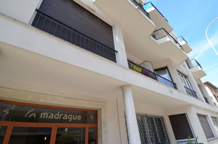 尼斯海滨大道附近 4 人大开放式公寓酒店(Large Studio 4 Persons Near Promenade des Anglais in Nice)