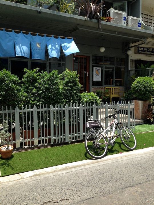 奈苏图52号旅舍&瑞玛卡和恩咖啡馆(Nesuto Hostel & Cafe Ramkamhaeng 52)