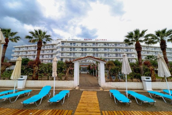 卡拉莫斯海滩酒店(Calamos Beach Family Club)
