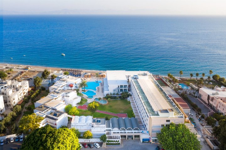 阿夫拉海滩度假酒店(Avra Beach Resort)