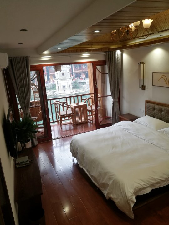 凤凰沱江缘客栈