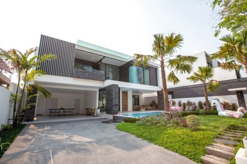 ⑤清迈独栋四房泳池别墅/近古城宁曼路(Chiangmai 4 room swimming pool villa)