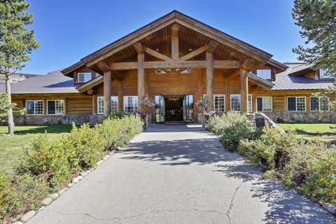 弗拉格牧场河源小木屋旅馆(Headwaters Lodge & Cabins at Flagg Ranch)