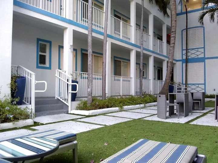 迈阿密比斯坎林荫大道 - 开放式公寓酒店(Studio Apartment Biscayne Blvd Miami)