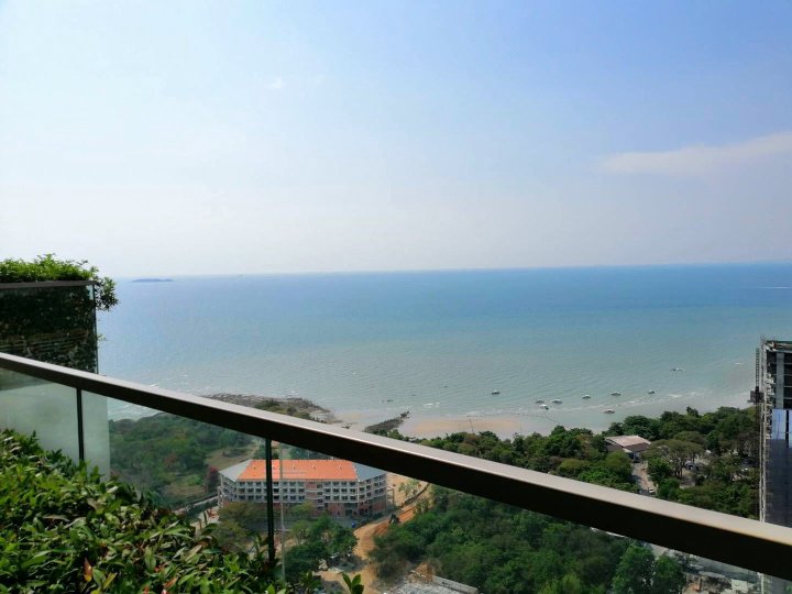 芭堤雅山顶塔海景公寓(The Peak Tower Pattaya Seaview Apartment)