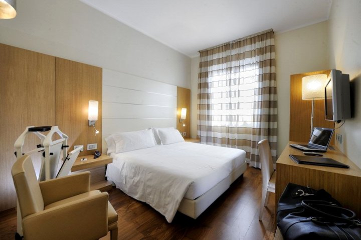 加拿大酒店(Hotel Canada)
