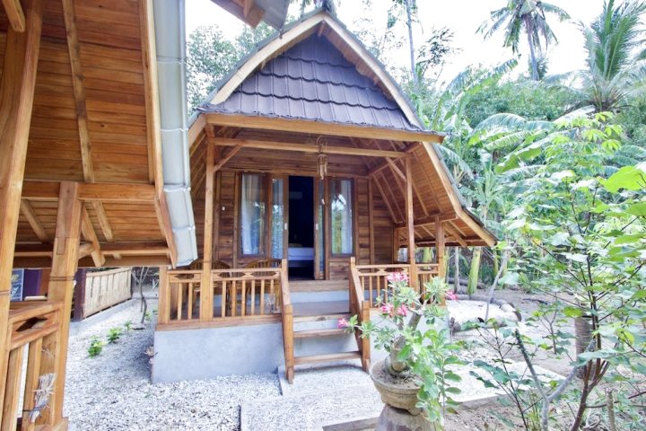珀尼达岛普达克自然平房酒店(Nusa Penida Pudak Nature Bungalow)