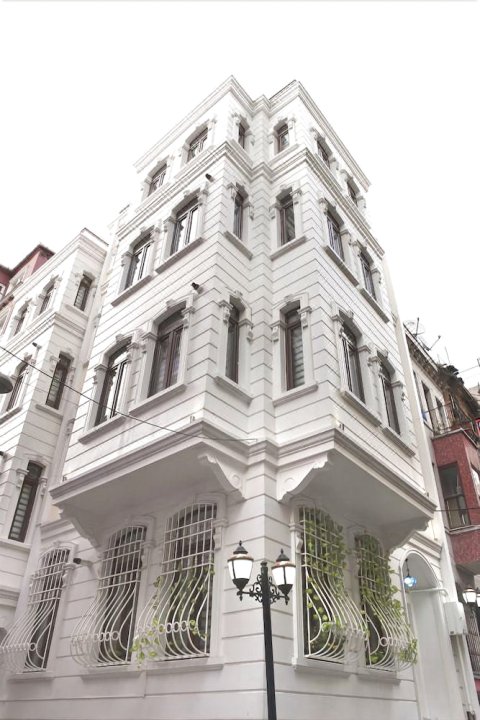 塔克西姆郁金香住宅饭店(Taksim Tulip Residence & Hotel)