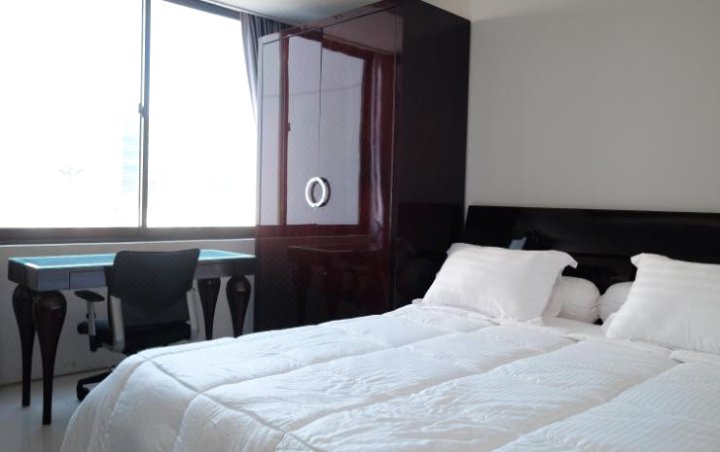 Luxury Room at Condominium Regency @Tunjungan Plaza by Ars