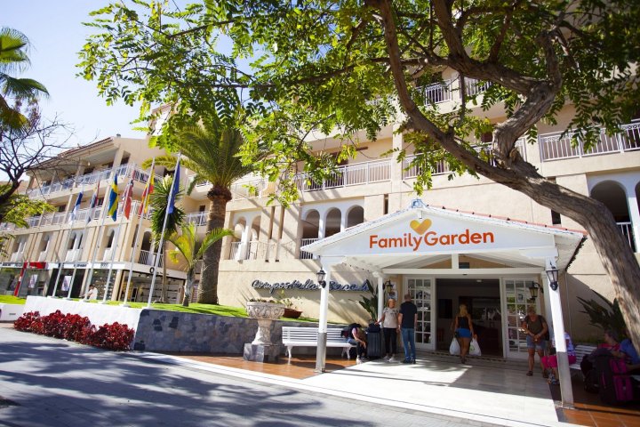 珊瑚孔波斯特拉海滩酒店(Coral Compostela Beach)