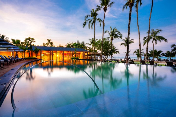 考拉拉弗洛拉度假酒店(La Flora Khao Lak)