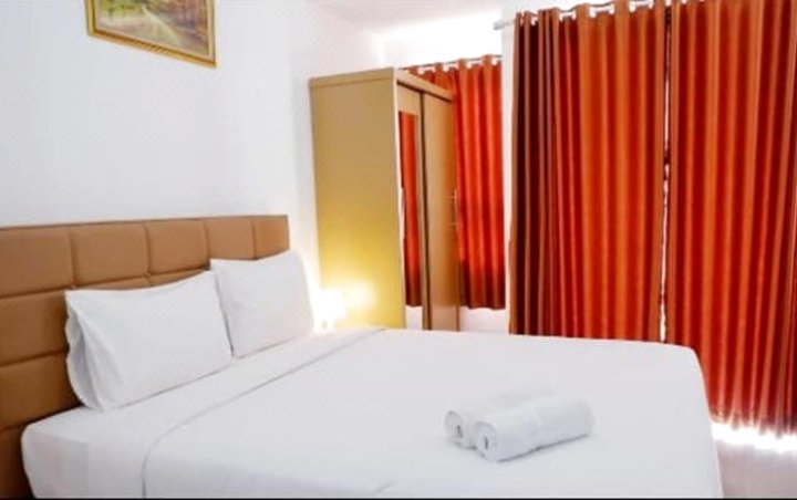 Comfy Smart TV Room at Apartemen Poris 88