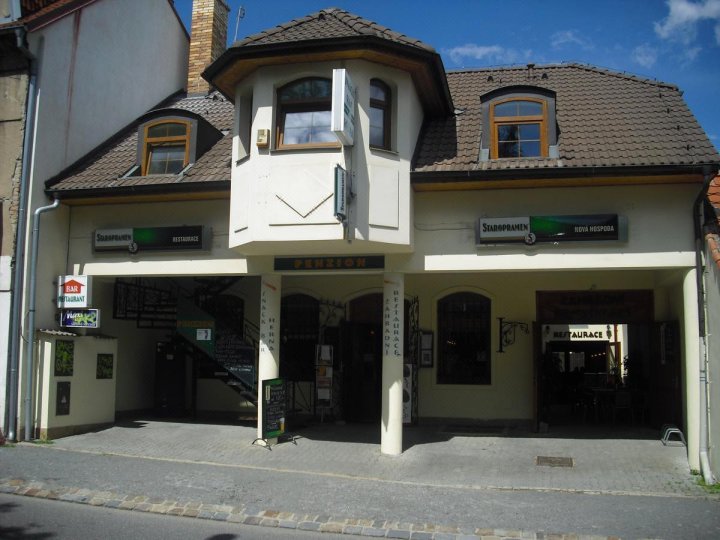 诺瓦霍斯博达餐厅酒店(Nová Hospoda - Hotel & Restaurant)