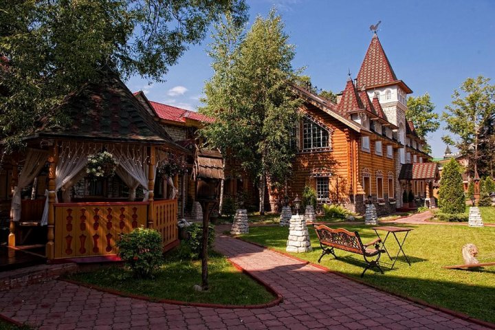 沙皇波德沃雷帝国村庄酒店(Imperial Village Hotel Tsarskoe Podvorie)