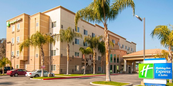 贝克斯菲尔德中央智选假日套房酒店 - IHG 旗下酒店(Holiday Inn Express and Suites Bakersfield Central, an IHG Hotel)