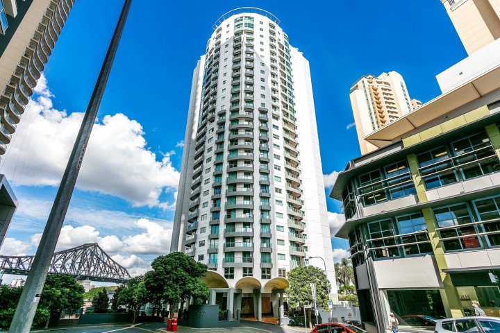 布里斯班中心河景套房酒店(River View Suites in The Heart of Brisbane)