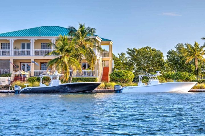 基韦斯特港海滨套房(Key West Harbour Oceanfront Suites)