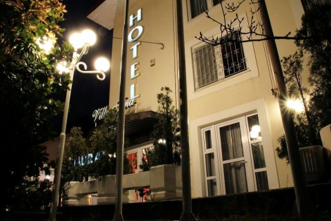 维拉蒂娜酒店(Hotel Vila Tina)