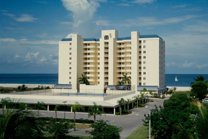 阿波罗海滩度假村(Apollo Beach Resort)