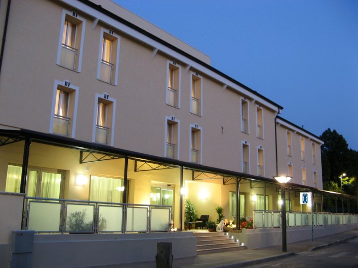 丰坦尼雷酒店(Hotel Fontanelle)