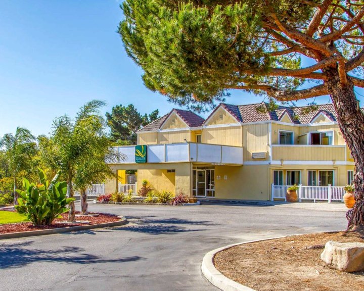 开普拓拉品质酒店及套房(Quality Inn & Suites Capitola)