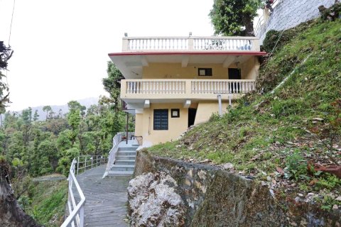 14134 肯普蒂路迪奥达小屋之家酒店(OYO 14134 Home Devdar Cottage Kempty Road)