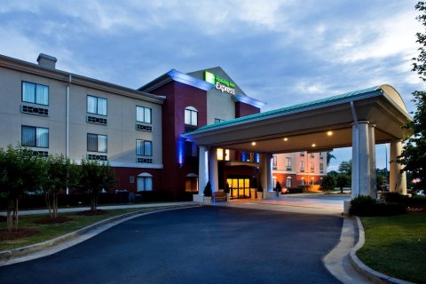 比福德乔治亚购物中心智选假日套房酒店(Holiday Inn Express Hotel & Suites Buford-Mall of Georgia, an IHG Hotel)