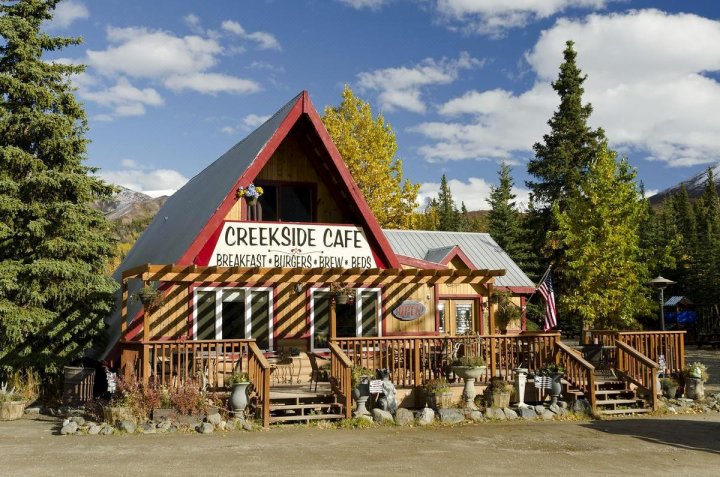 麦金利湖边小屋酒店(McKinley Creekside Cabins)