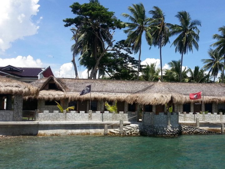 热带潜水度假村(Club Mir Tropico Resort)
