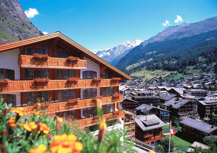 初格酒店(Hotel Tschugge Zermatt)