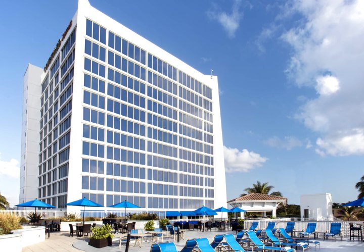 劳德代尔堡海滩万怡酒店(Courtyard by Marriott Fort Lauderdale Beach)