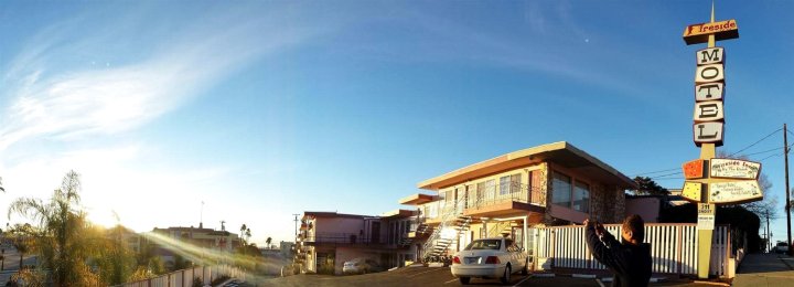 海滩栈道和保龄球馆旁菲尔赛德汽车旅馆(Fireside Inn By The Beach Boardwalk & Bowling)