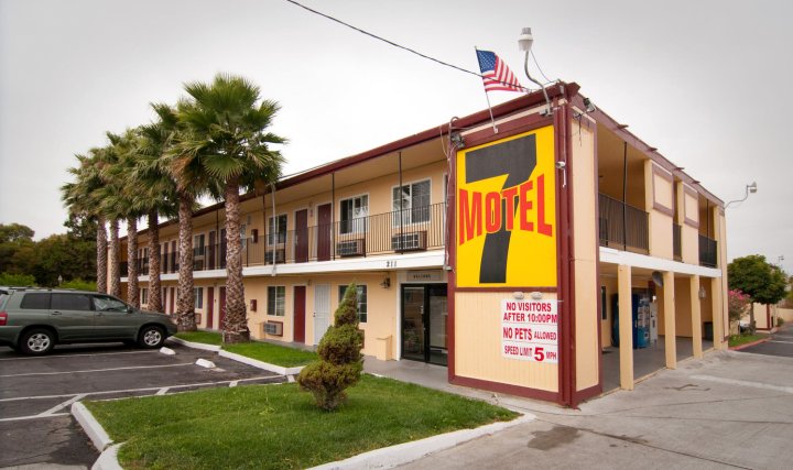 7 号汽车旅馆(Motel 7)