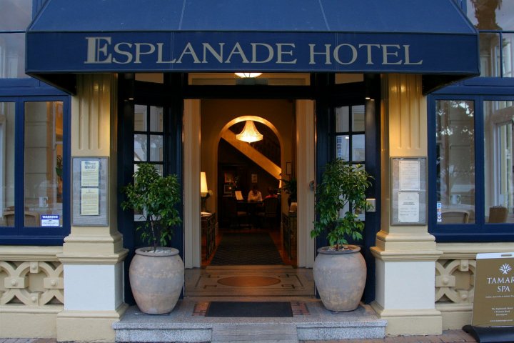 艾斯普奈酒店(The Esplanade Hotel)