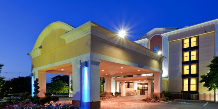 华盛顿东智选假日酒店 - 安德鲁斯空军基地(Holiday Inn Express Washington DC East- Andrews AFB, an IHG Hotel)