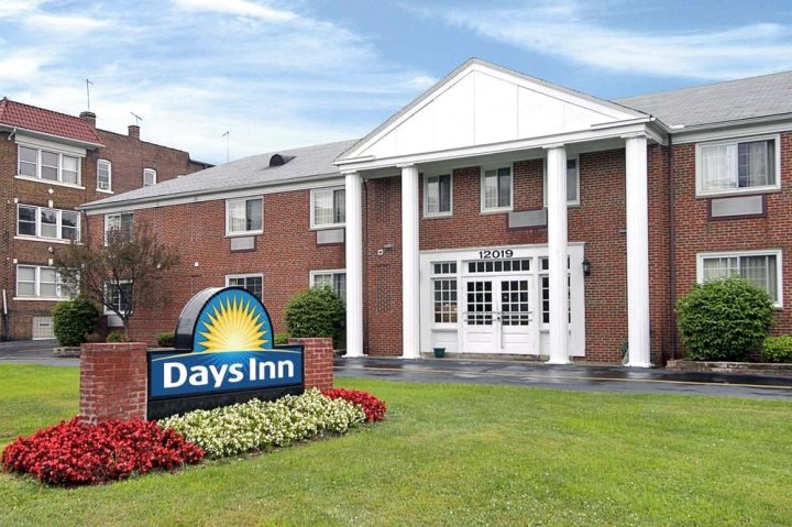 克利夫兰莱克伍德戴斯酒店(Days Inn by Wyndham Cleveland Lakewood)