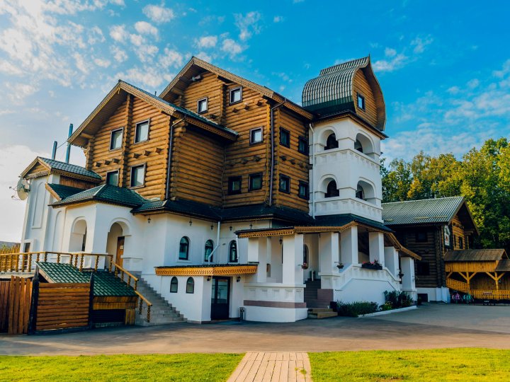 若玛克沃乌萨巴酒店(Usadba Romashkovo Hotel)