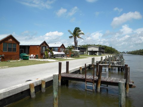 格莱兹海文舒适小屋(Glades Haven Cozy Cabins)