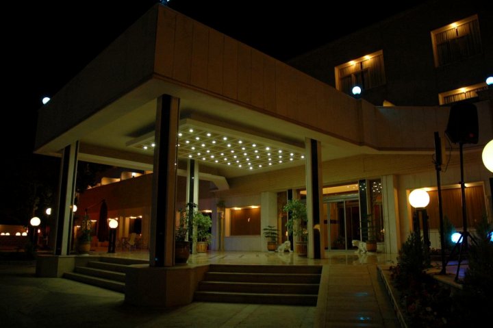萨阿迪公园酒店(Park Saadi Hotel)