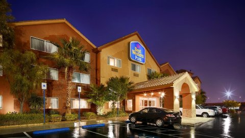 北拉斯维加贝斯特韦斯特优质套房旅馆(Best Western Plus North Las Vegas Inn & Suites)