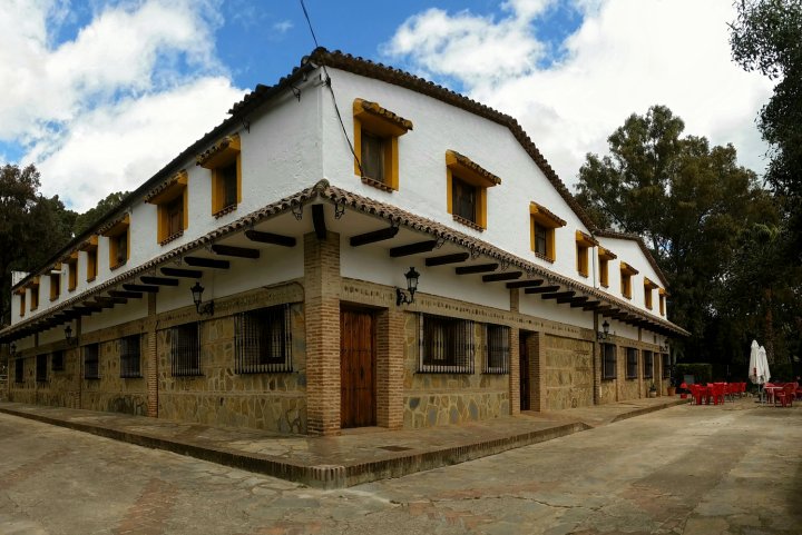 拉斯布伊特尔拉斯旅馆酒店(Hotel Restaurante Las Buitreras)