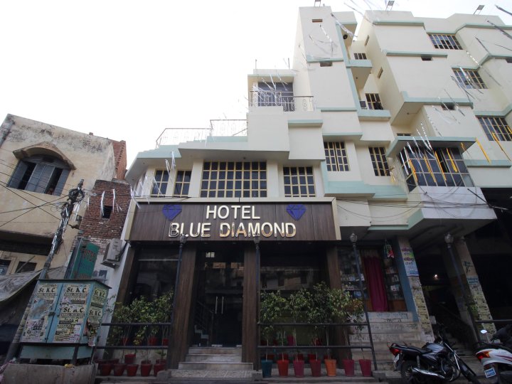 OYO 37795 Hotel Blue Diamond Saver