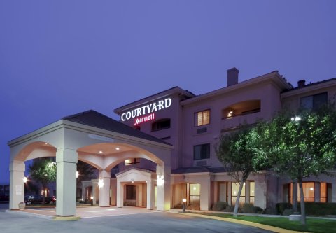 萨利纳斯蒙特利万怡酒店(Courtyard by Marriott Salinas Monterey)