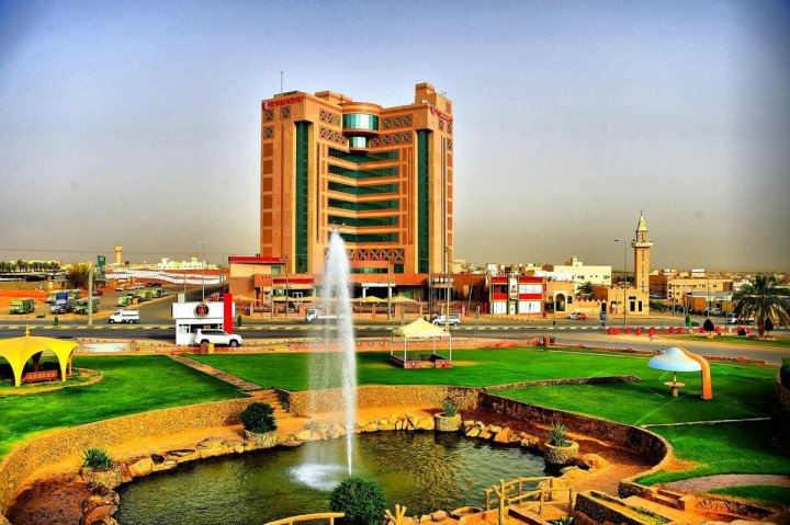 卡西姆温德姆华美达酒店(Ramada Hotel & Suites by Wyndham Al Qassim)